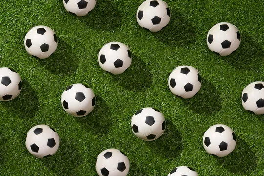 用户在手机上使用 IM体育 应用